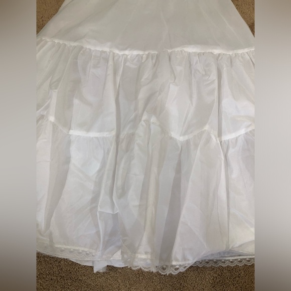 David’s Bridal Spaghetti Strap Layered Wedding Dress with Crinoline Underskirt - Picture 15 of 16